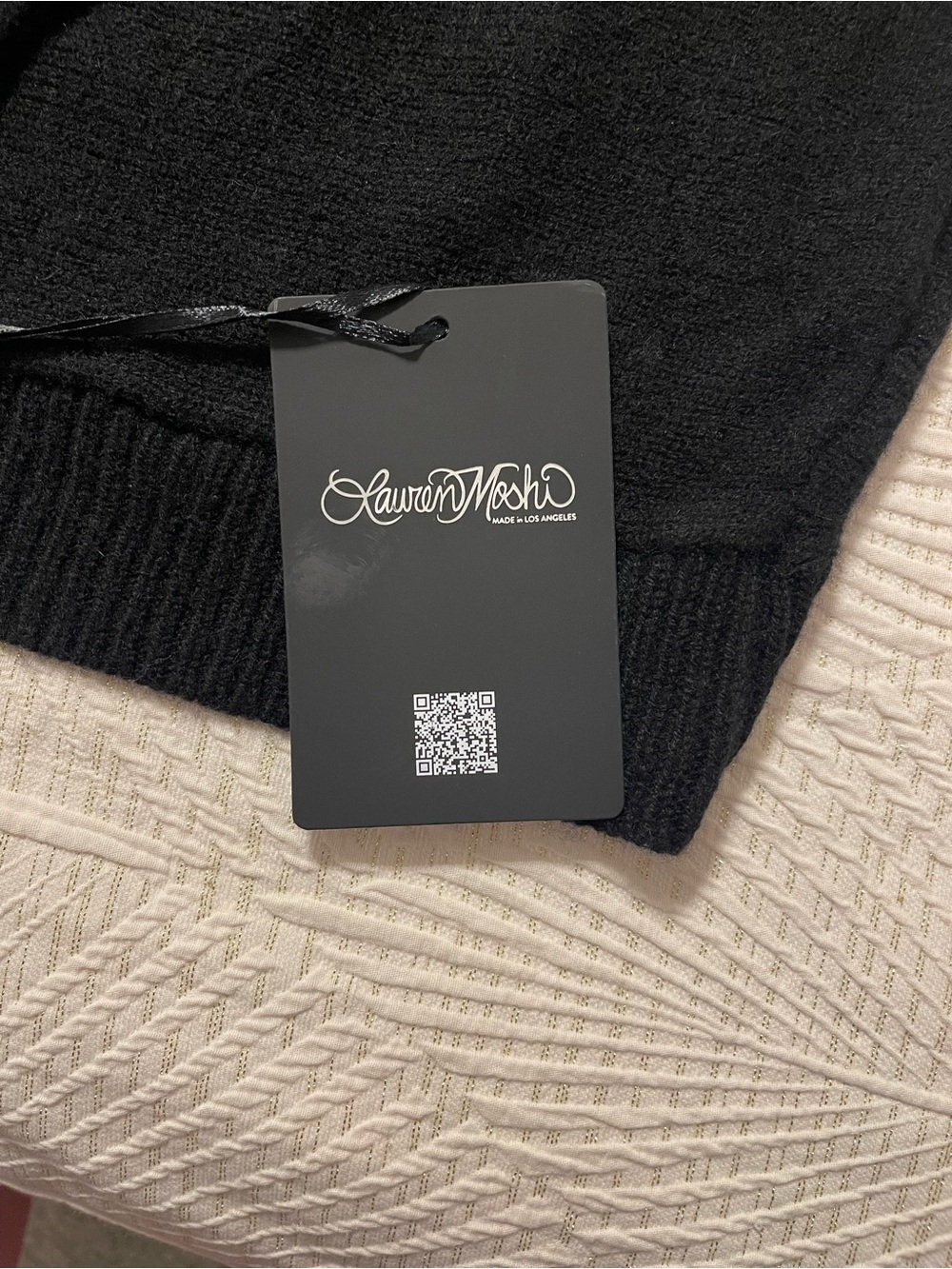 Lauren Moshi Black Cashmere Crewneck Sweater with Ruby Red Lip Motif - Picture 5 of 8